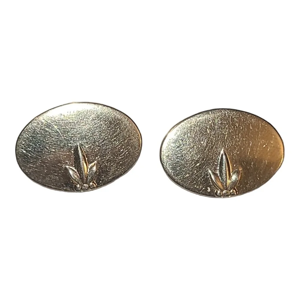 Vintage Swank Gold Tone Oval‎ Disc With Leaf Classic Men's Cufflinks